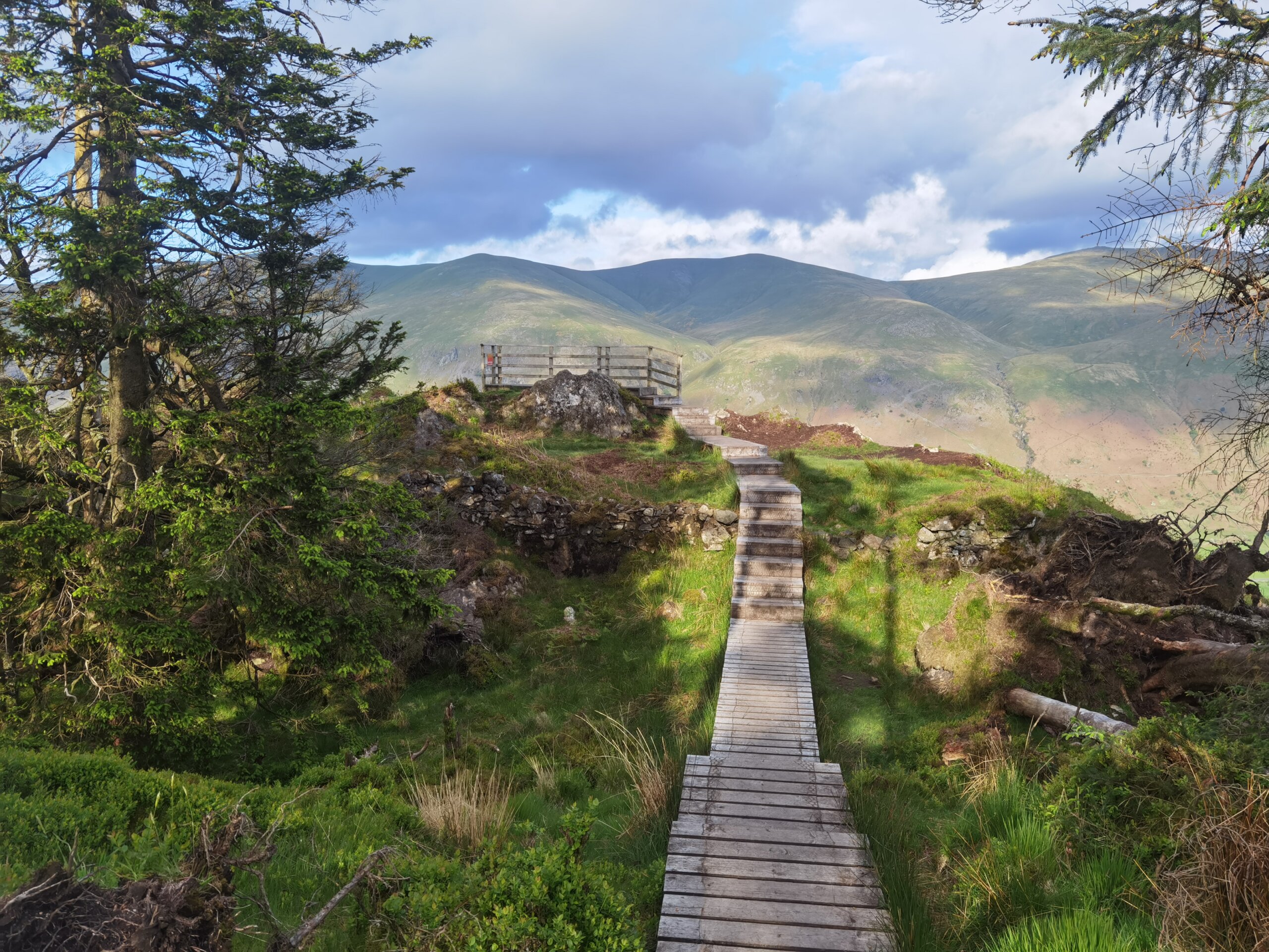 Raven Crag - Complete Hiking Guide - The Young Rambler